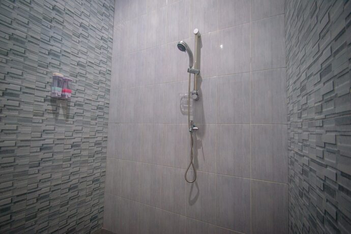 Imagen de la habitación del Hotel Puri Ratu Nusa Penida. Foto 13