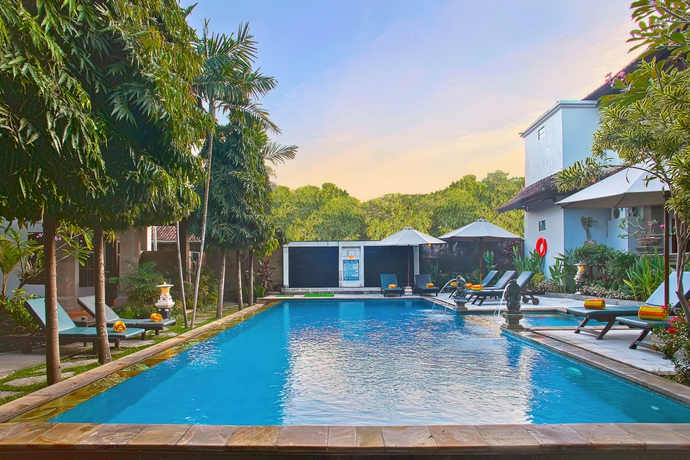 Imagen de la piscina del Hotel Puri Sading. Foto 16