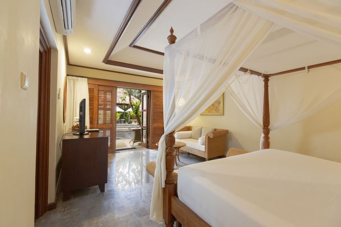 Imagen de la habitación del Hotel Puri Santrian. Foto 16