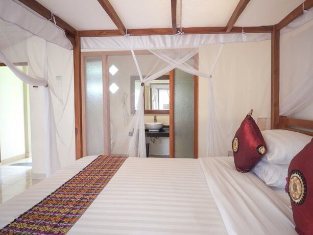 Imagen de la habitación del Hotel Puri Sari Beach. Foto 12