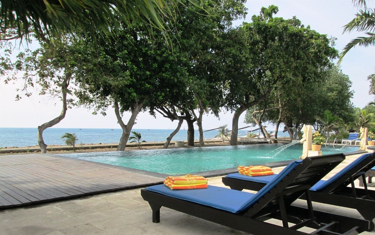 Imagen de la piscina del Hotel Puri Saron Baruna Beach. Foto 14