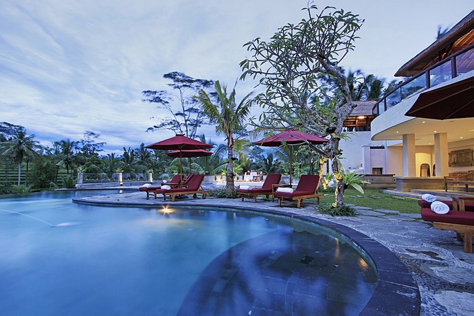 Imagen de la piscina del Hotel Puri Sebali Resort. Foto 35