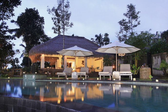 Imagen de la piscina del Hotel Puri Sebatu Resort. Foto 15
