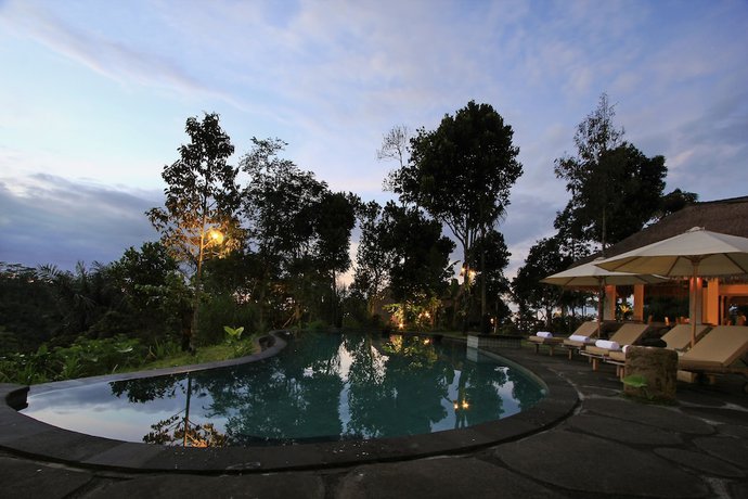 Imagen de la piscina del Hotel Puri Sebatu Resort. Foto 16