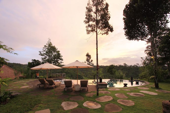 Imagen de la piscina del Hotel Puri Sebatu Resort. Foto 17