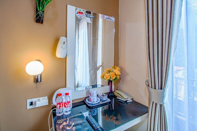Imagen de la habitación del Hotel Puri Singgasana Ambarukmo. Foto 10