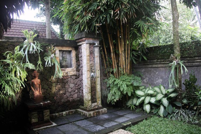 Imagen de los exteriores del Hotel Puri Taman Sari. Foto 14