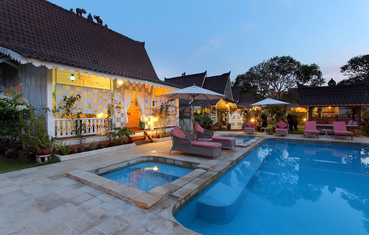 Imagen de la piscina del Hotel Puri Tempo Doeloe. Foto 15
