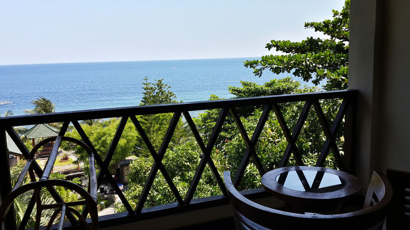 Imagen de la piscina del Hotel Puri Wirata Dive Resort And Spa. Foto 16