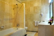 Imagen de los interiores del Hotel Puri Yuma Hotel and Villa. Foto 4