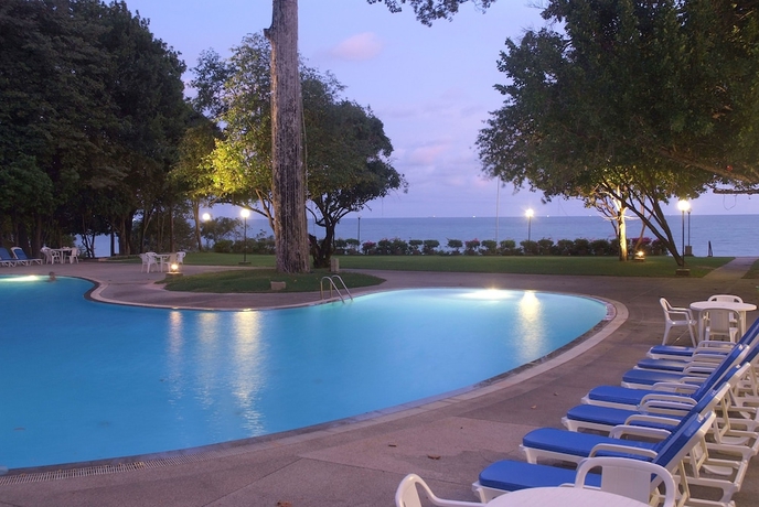 Imagen de la piscina del Hotel Purimas Beach Hotel and Spa. Foto 16
