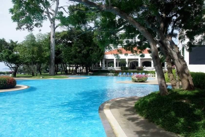 Imagen de la piscina del Hotel Purimas Beach Hotel and Spa. Foto 19