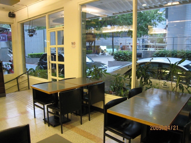 Imagen del bar/restaurante del Hotel Purple Garden. Foto 2