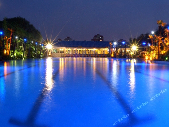 Imagen de la piscina del Hotel Purple Jade Laguna Resort. Foto 6