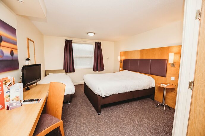 Imagen de la habitación del Hotel Purple Roomz. Foto 15