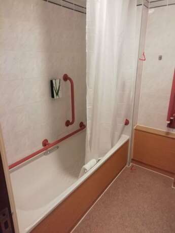 Imagen de la habitación del Hotel Purple Roomz. Foto 16