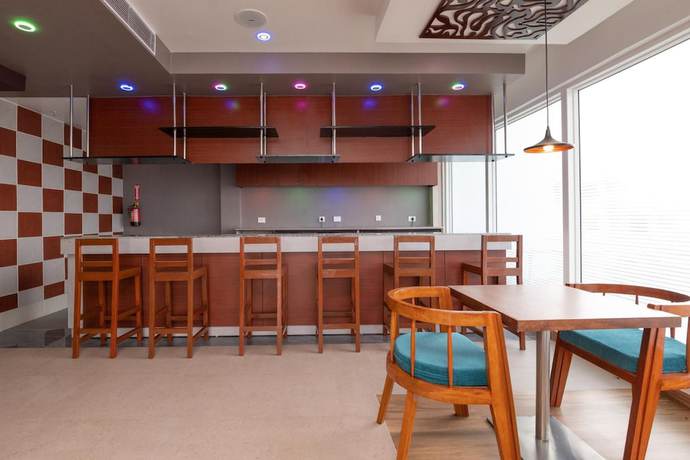 Imagen de los interiores del Hotel Pushkara Sarovar Portico Dibrugarh. Foto 17
