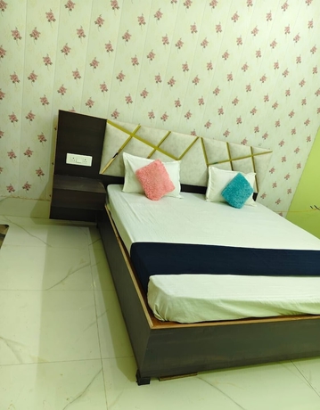 Imagen de la habitación del Hotel Pushpanjali Grand Inn. Foto 2