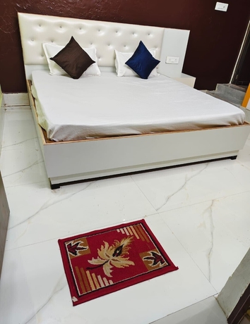 Imagen de la habitación del Hotel Pushpanjali Grand Inn. Foto 3