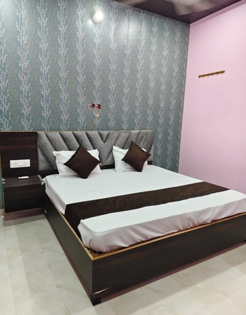 Imagen de la habitación del Hotel Pushpanjali Grand Inn. Foto 4