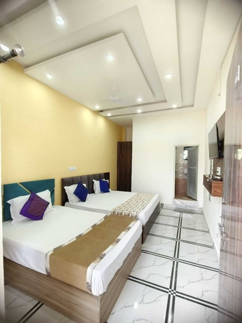 Imagen de la habitación del Hotel Pushpanjali Grand Inn. Foto 7