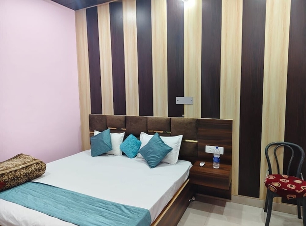 Imagen de la habitación del Hotel Pushpanjali Grand Inn. Foto 8