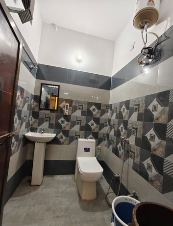 Imagen de la habitación del Hotel Pushpanjali Grand Inn. Foto 16