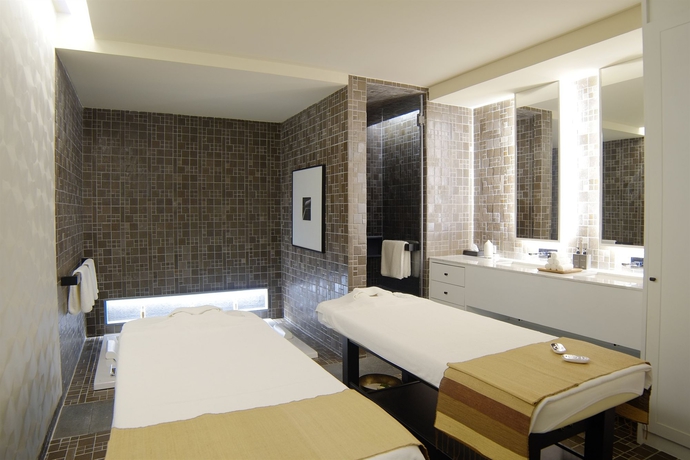 Imagen de la piscina del Hotel Putahracsa Hua Hin. Foto 15