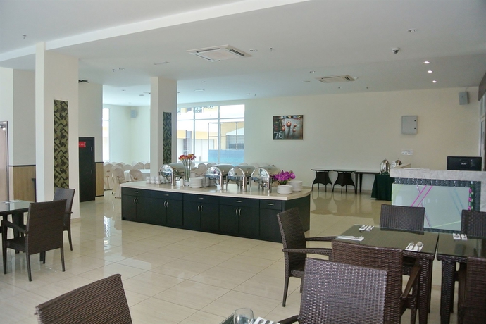 Imagen del bar/restaurante del Hotel Putatan Platinum. Foto 3