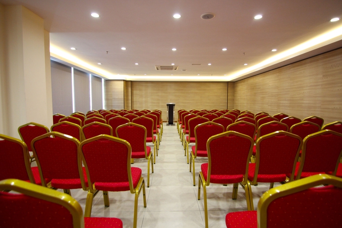 Imagen de los interiores del Hotel Putatan Platinum. Foto 12