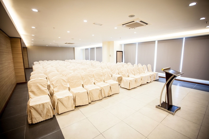 Imagen de los interiores del Hotel Putatan Platinum. Foto 13