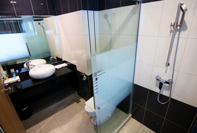 Imagen de la habitación del Hotel Putatan Platinum. Foto 5