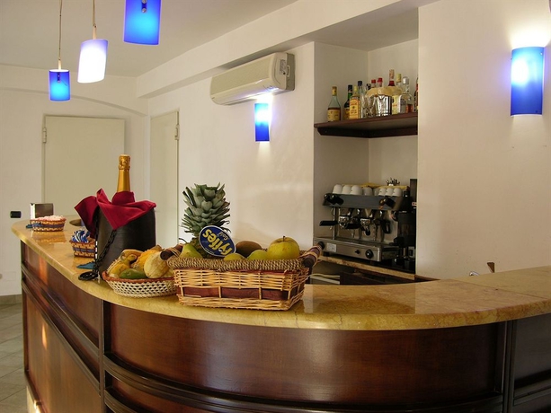 Imagen del bar/restaurante del Hotel Puteoli Palace. Foto 2