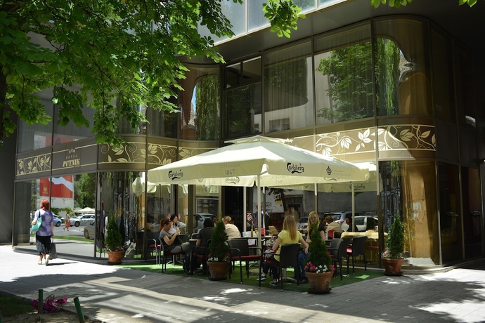 Imagen del bar/restaurante del Hotel Putnik. Foto 5