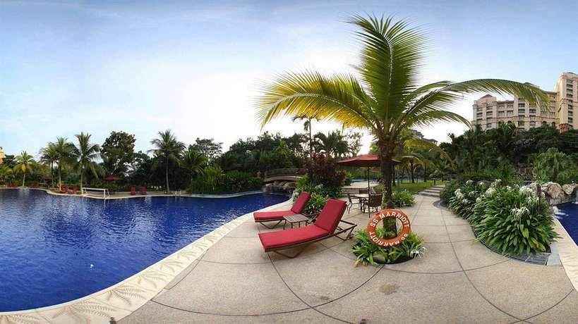 Imagen de la piscina del Hotel Putrajaya Marriott. Foto 15