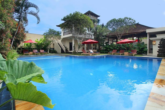 Imagen de la piscina del Hotel Putri Ayu Cottages. Foto 13