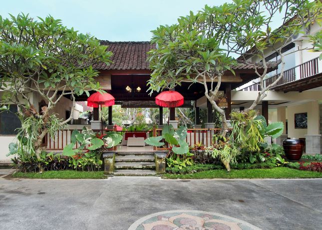 Imagen de los exteriores del Hotel Putri Ayu Cottages. Foto 9