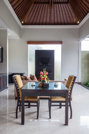 Imagen de la habitación del Hotel Putri Bali Villa. Foto 6