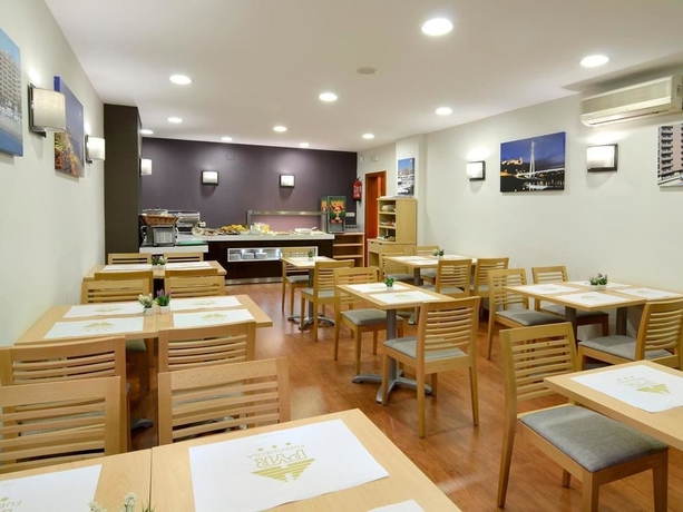 Imagen del bar/restaurante del Hotel Pyr Fuengirola. Foto 2