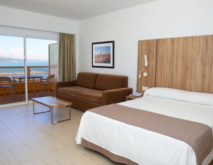 Imagen de la habitación del Hotel Pyr Fuengirola. Foto 5