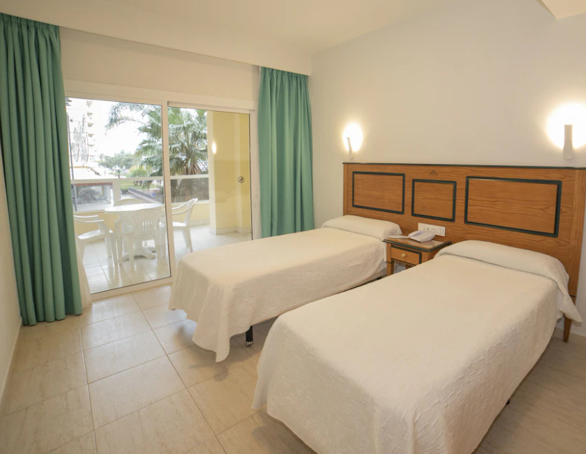 Imagen de la habitación del Hotel Pyr Fuengirola. Foto 6