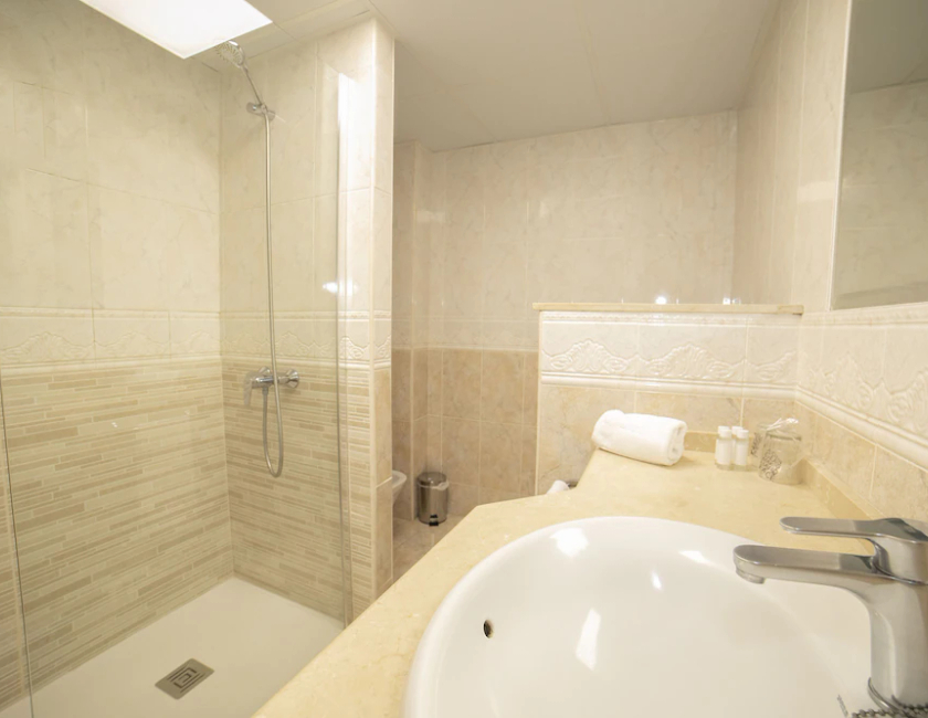 Imagen de la habitación del Hotel Pyr Fuengirola. Foto 9