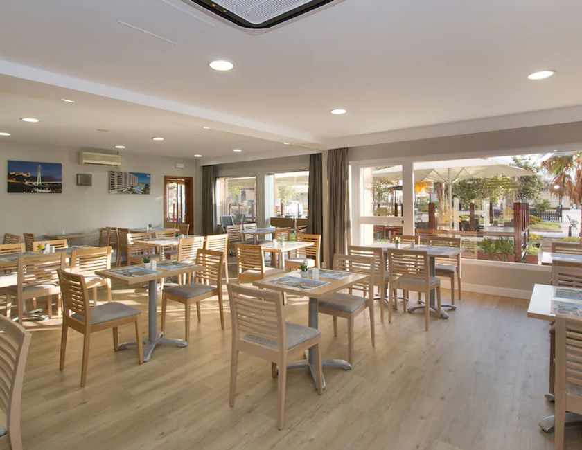 Imagen del bar/restaurante del Hotel Pyr Fuengirola. Foto 2