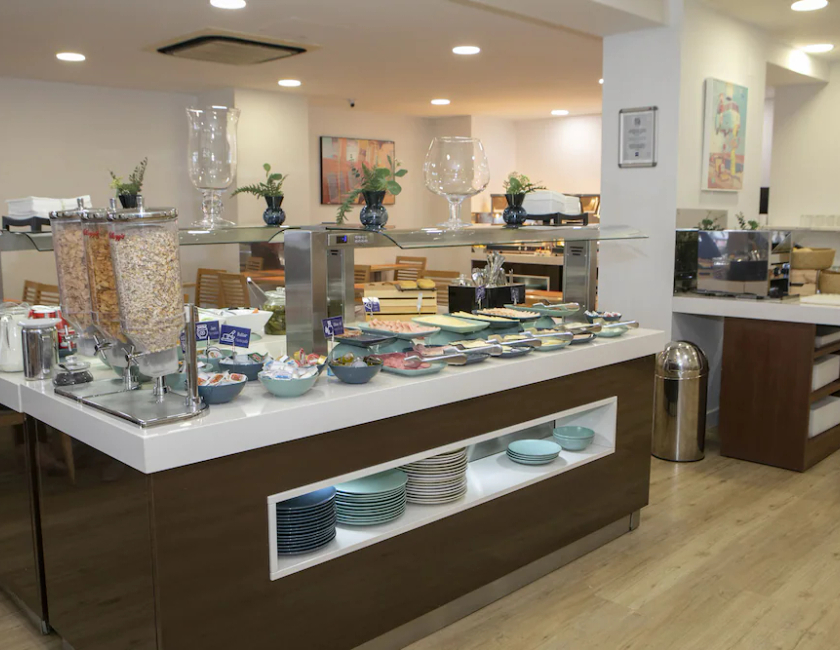 Imagen del bar/restaurante del Hotel Pyr Fuengirola. Foto 3