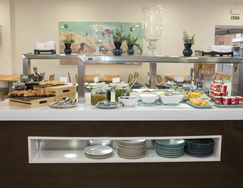 Imagen del bar/restaurante del Hotel Pyr Fuengirola. Foto 4