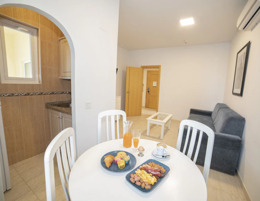 Imagen de la habitación del Hotel Pyr Fuengirola. Foto 10