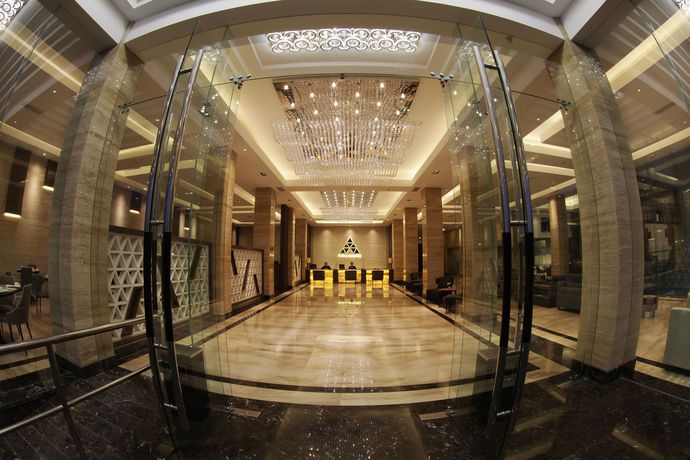 Imagen del bar/restaurante del Hotel Pyramid Suites. Foto 5