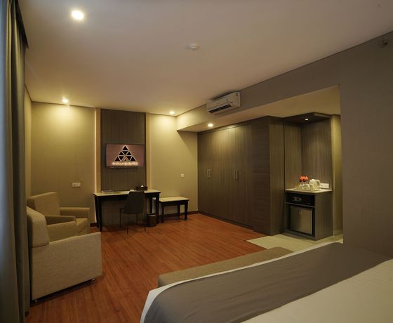 Imagen del bar/restaurante del Hotel Pyramid Suites. Foto 6