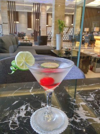 Imagen del bar/restaurante del Hotel Pyramid Suites. Foto 8