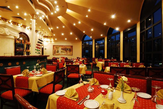 Imagen del bar/restaurante del Hotel Pyramids Resort By Jaz. Foto 6